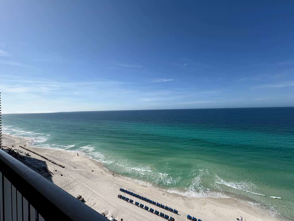 Coastal Beach Front with Pools, Beach access, Gym