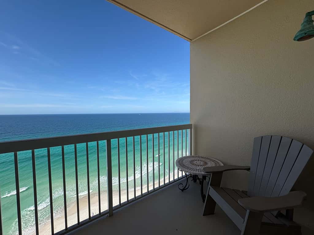 Coastal Beach Front with Pools, Beach access, Gym