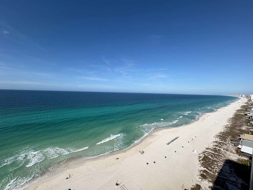 Coastal Beach Front with Pools, Beach access, Gym