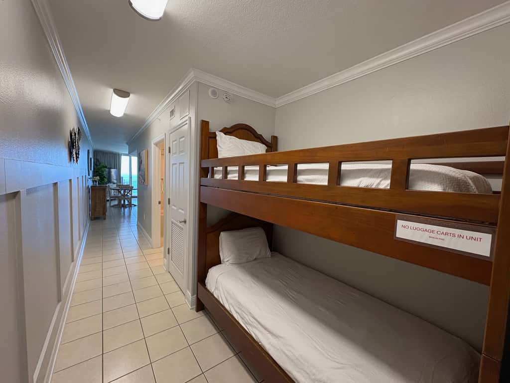Oceanfront, 23rd floor Condo, Pools, Gym, Wifi