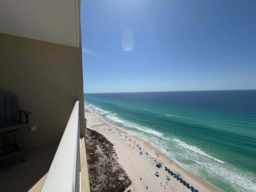 Oceanfront, 23rd floor Condo, Pools, Gym, Wifi