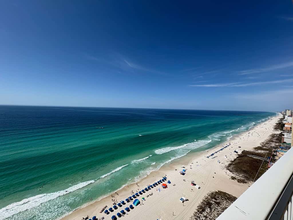 Oceanfront, 23rd floor Condo, Pools, Gym, Wifi