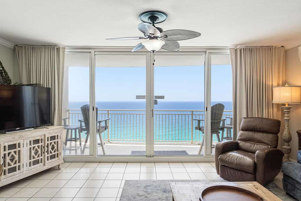 Oceanfront, 23rd floor Condo, Pools, Gym, Wifi