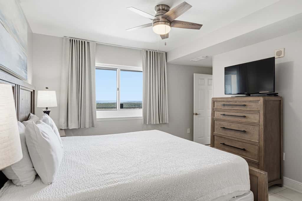 Oceanfront, 23rd floor Condo, Pools, Gym, Wifi