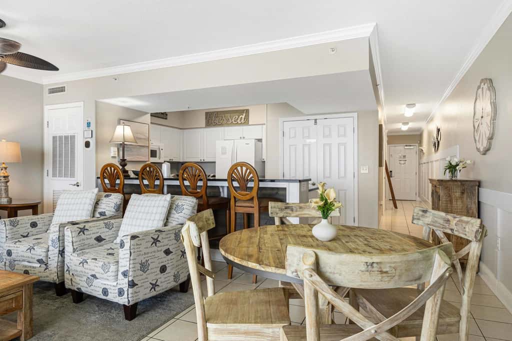Oceanfront, 23rd floor Condo, Pools, Gym, Wifi