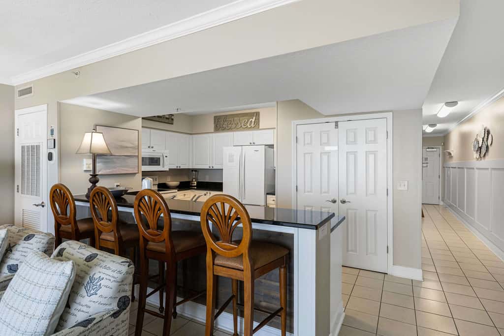Oceanfront, 23rd floor Condo, Pools, Gym, Wifi