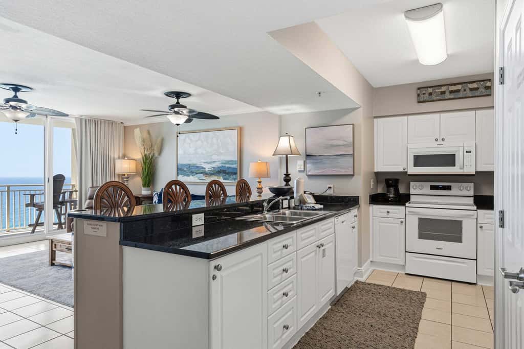 Oceanfront, 23rd floor Condo, Pools, Gym, Wifi