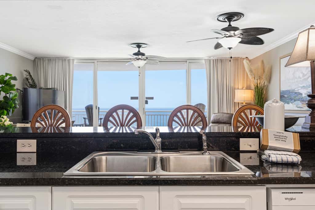 Oceanfront, 23rd floor Condo, Pools, Gym, Wifi