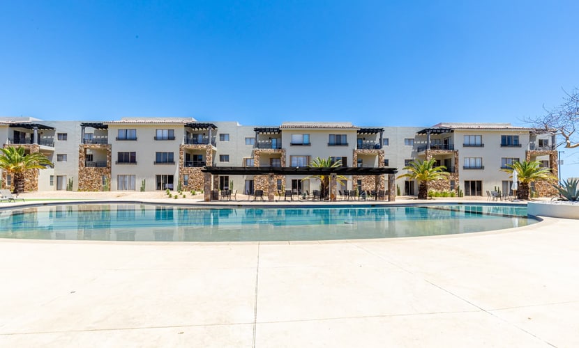 Delight in this wonderful townhouse with a beautiful ocean view and amazing amenities
• Two queen beds
• Private rooftop with grill area
• Well-designed and fully equipped condo
• Private balcony with outdoor furniture
• Resort-style-pool area with sun loungers area
• Fully equipped gym
• Park and Kids' playground
• Fast Wi-Fi, smart TV, and AC in all rooms
• Ten minutes drive to downtown
• One parking spot available
• 24/7 security guards
