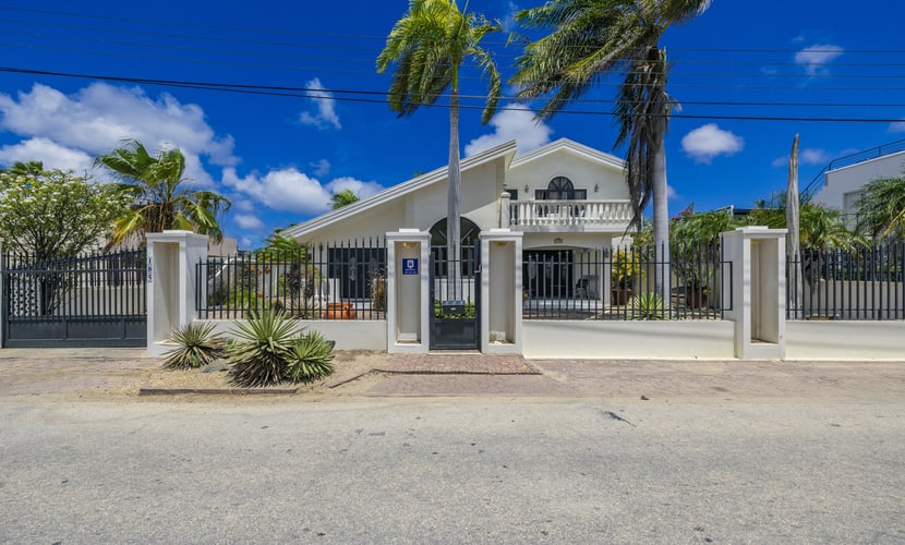 Bubali Villa - Just a 2-minute drive to Eagle Beach