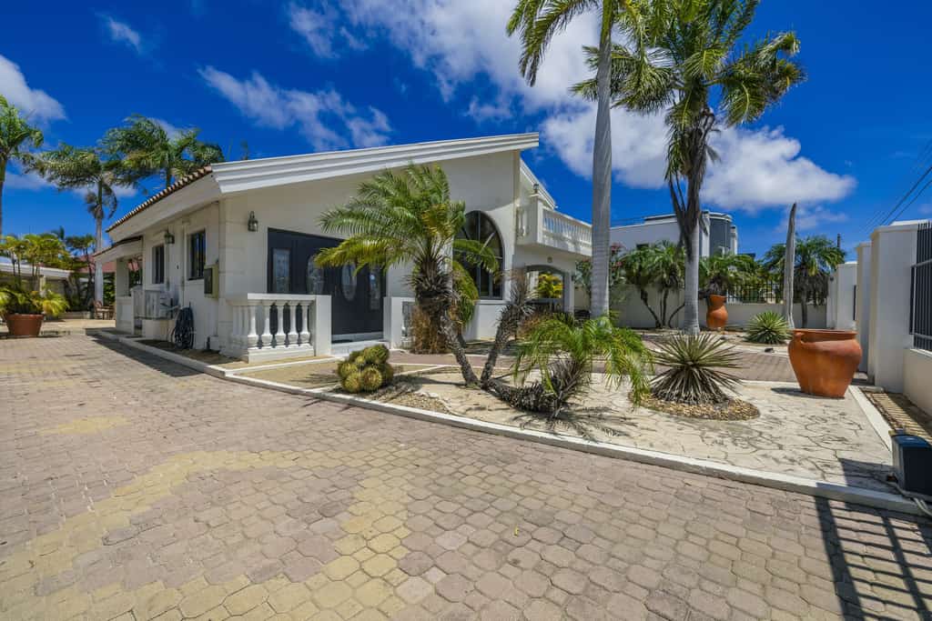 Bubali Villa - Just a 2-minute drive to Eagle Beach