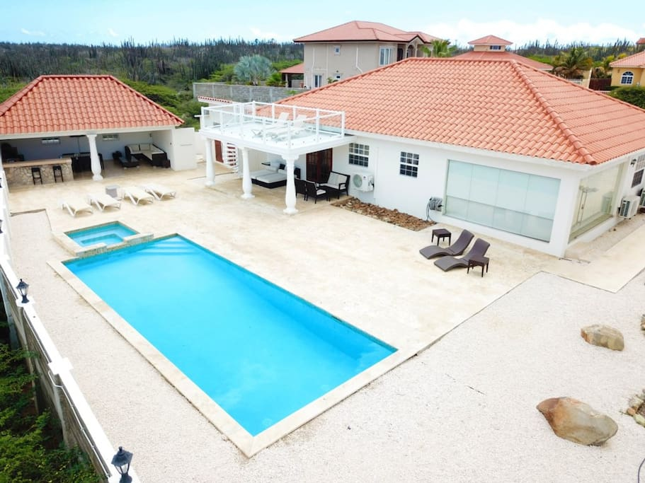 Jolie Villa
