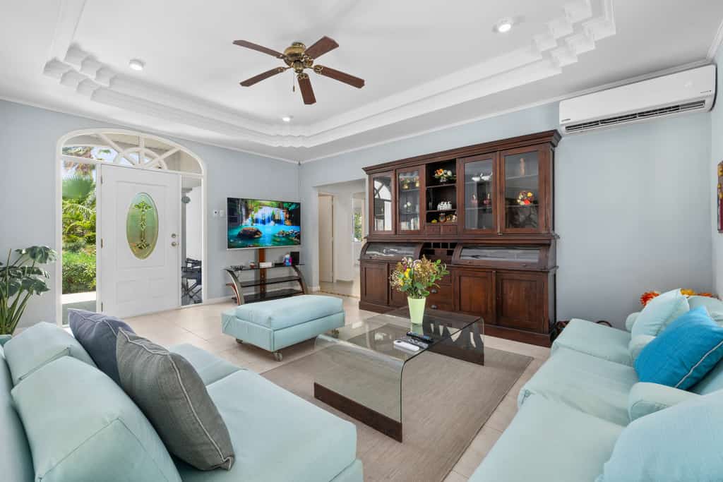 Parrot Villa - Stunning vacation home near Eagle Beach
