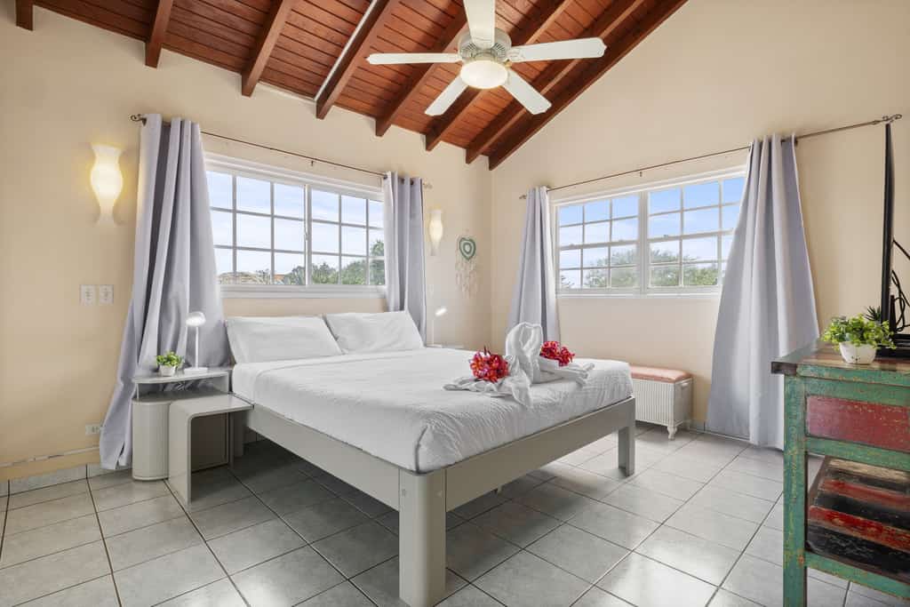 Spacious 5-Bedroom Villa with Pool & Mini Golf