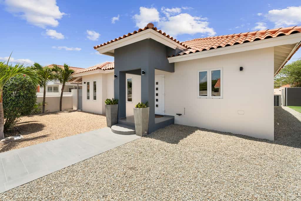 Modern Three Bedroom Villa in Noord