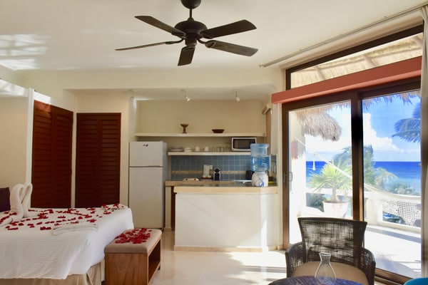 Amazing studio with ocean view in the heart of Playa del Carmen. 302