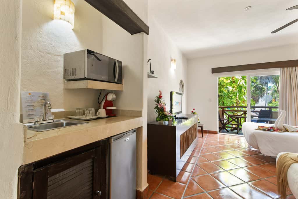 Riviera del Sol Double Queen Deluxe Suite, 204