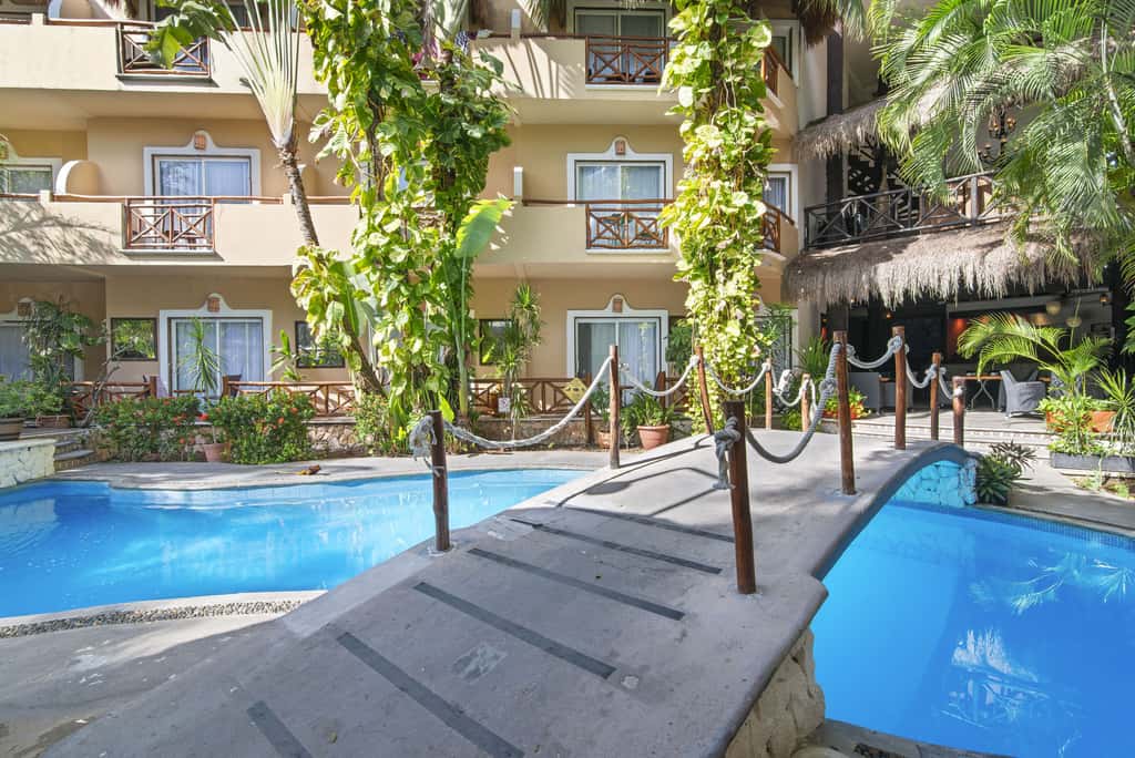 Riviera del Sol Double Queen Deluxe Suite, 204