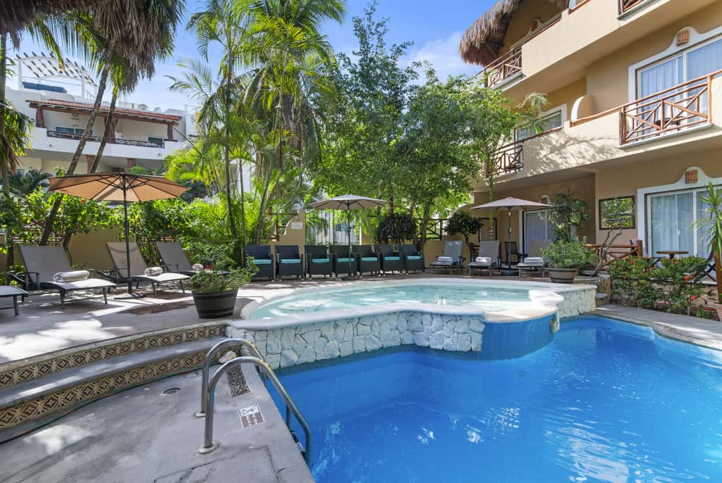 Riviera del Sol Double Queen Deluxe Suite, 204