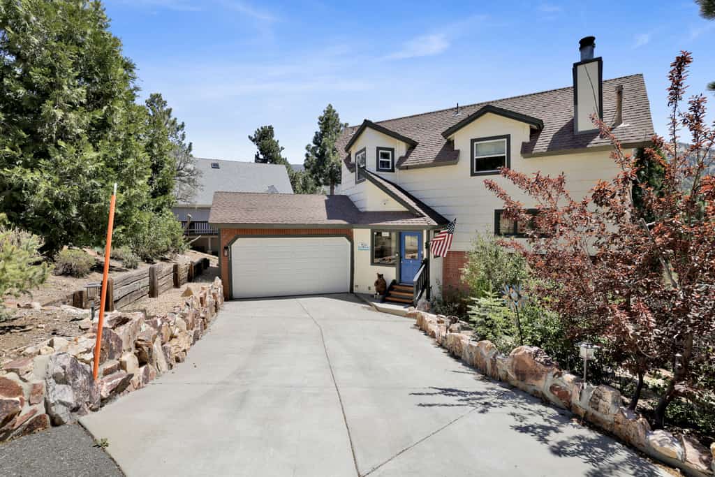 Big Bear Cabin w/ Hot Tub, Views, Deck & Firepit
