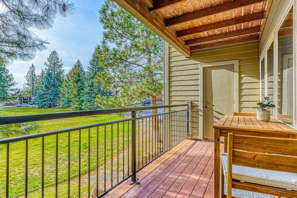 Dog-friendly, second floor condo with pool & hot tub access, & wood fireplace
