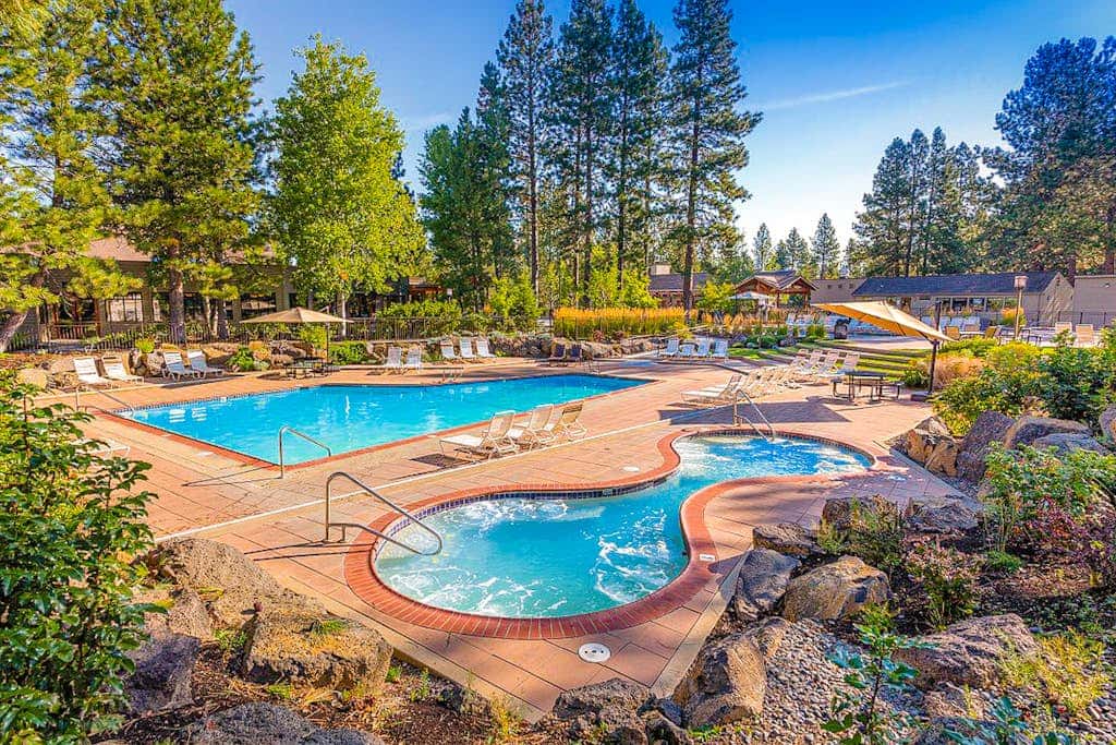Dog-friendly, second floor condo with pool & hot tub access, & wood fireplace