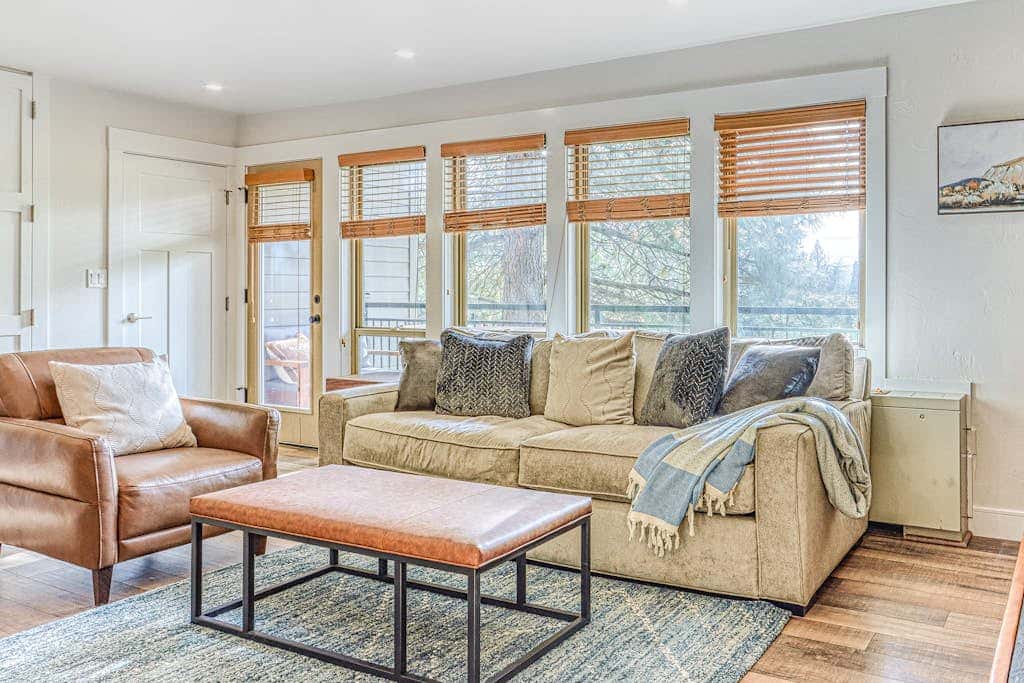 Dog-friendly, second floor condo with pool & hot tub access, & wood fireplace