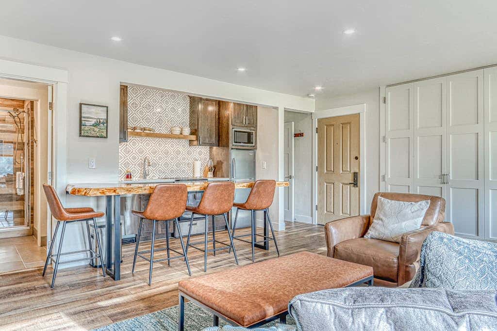 Dog-friendly, second floor condo with pool & hot tub access, & wood fireplace