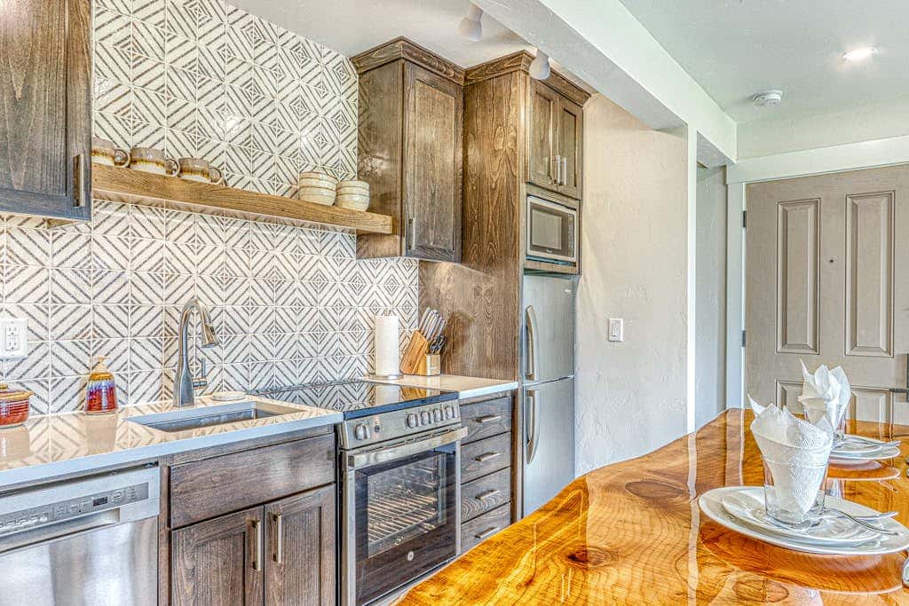 Dog-friendly, second floor condo with pool & hot tub access, & wood fireplace