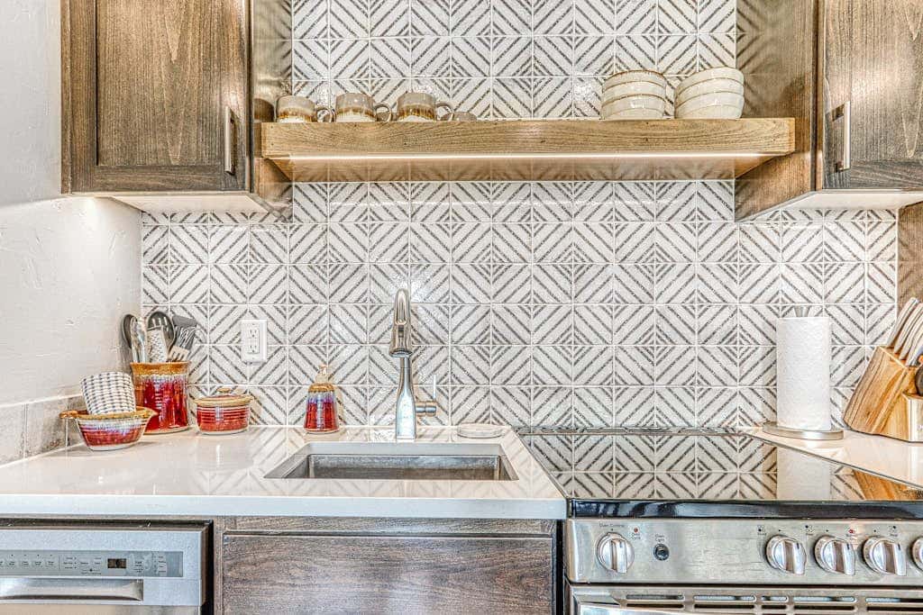 Dog-friendly, second floor condo with pool & hot tub access, & wood fireplace