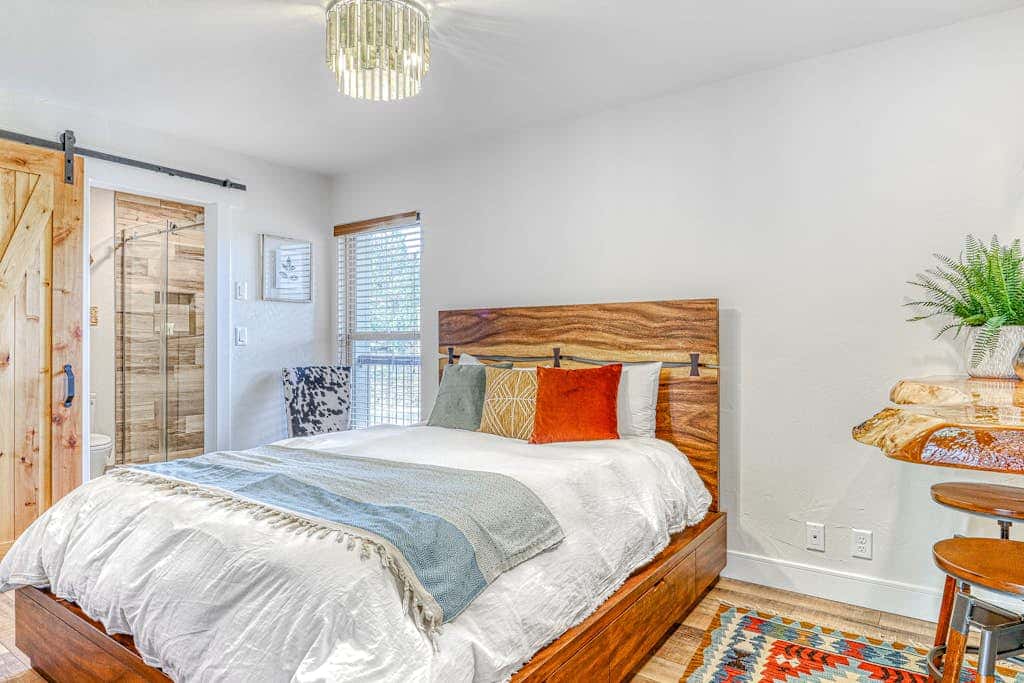 Dog-friendly, second floor condo with pool & hot tub access, & wood fireplace