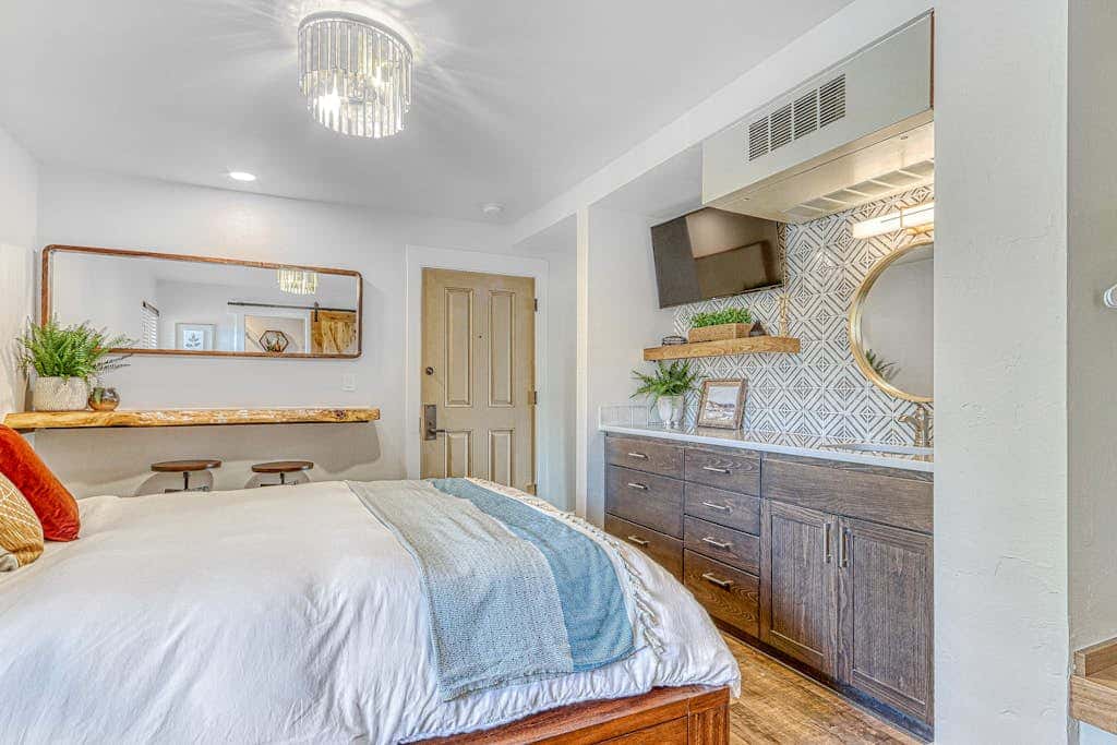 Dog-friendly, second floor condo with pool & hot tub access, & wood fireplace