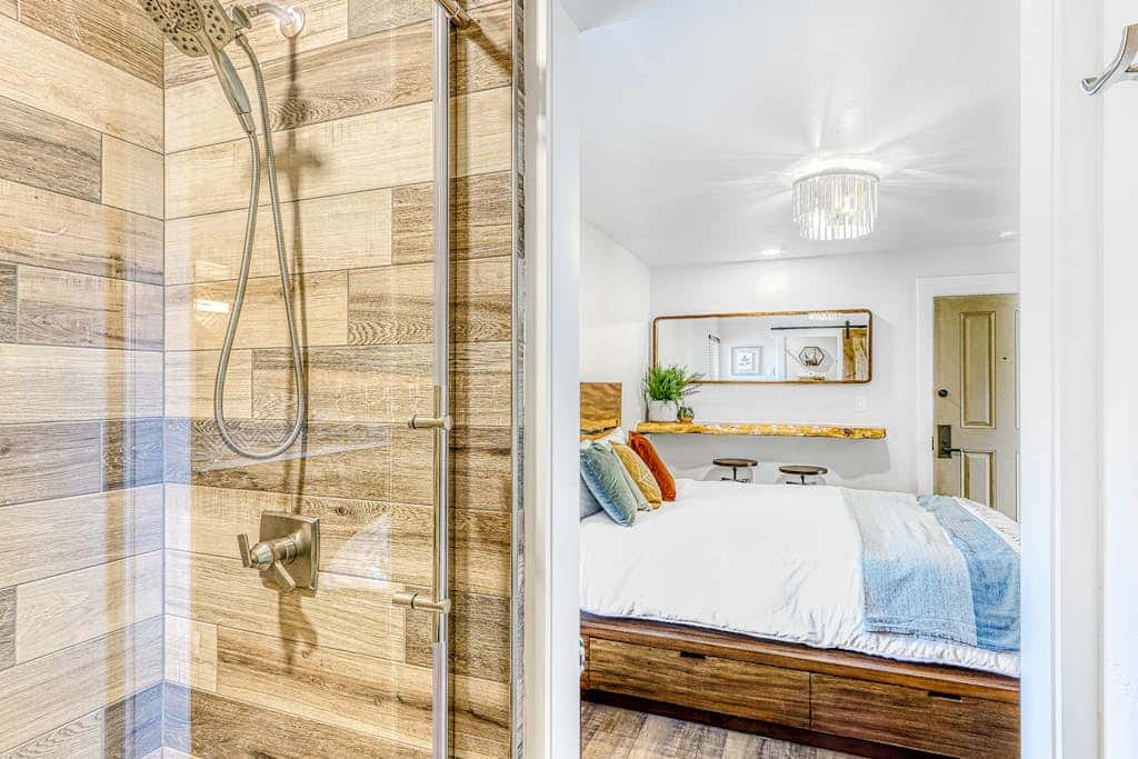 Dog-friendly, second floor condo with pool & hot tub access, & wood fireplace