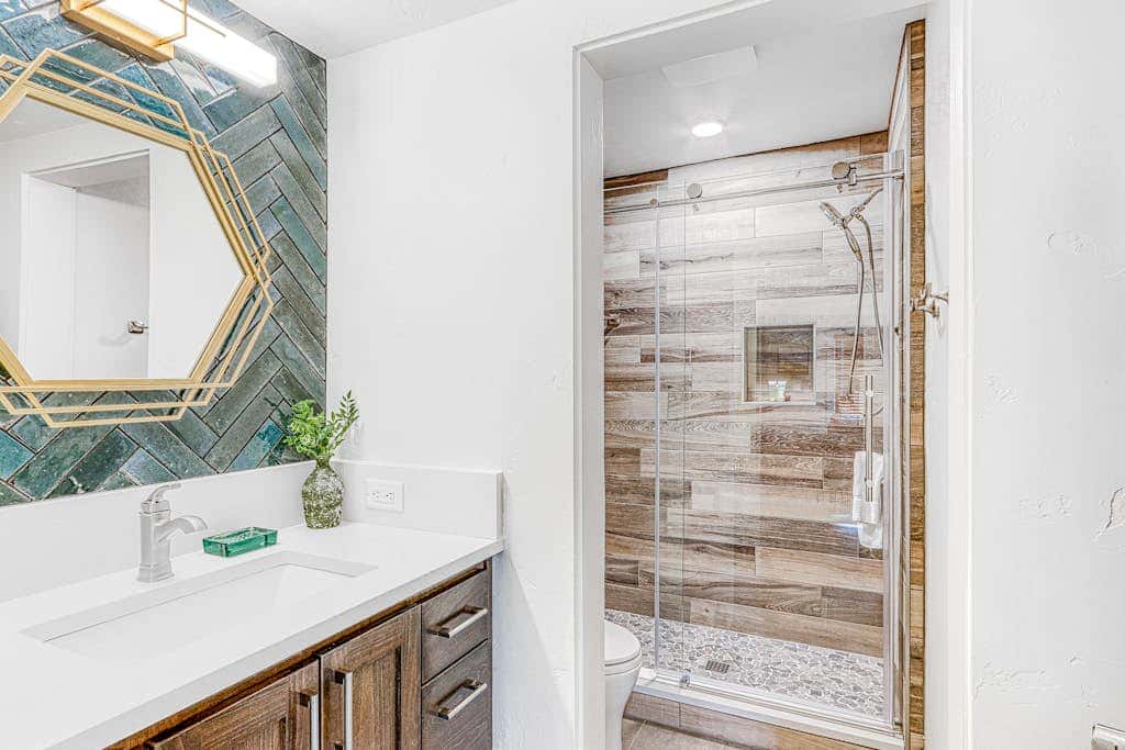 Dog-friendly, second floor condo with pool & hot tub access, & wood fireplace