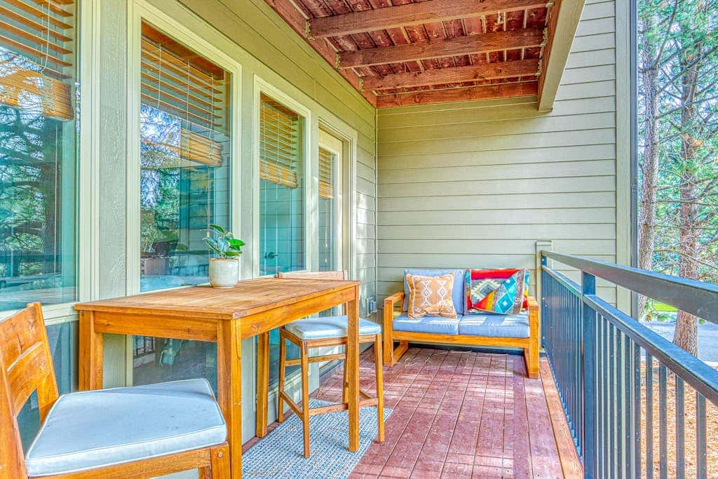 Dog-friendly, second floor condo with pool & hot tub access, & wood fireplace