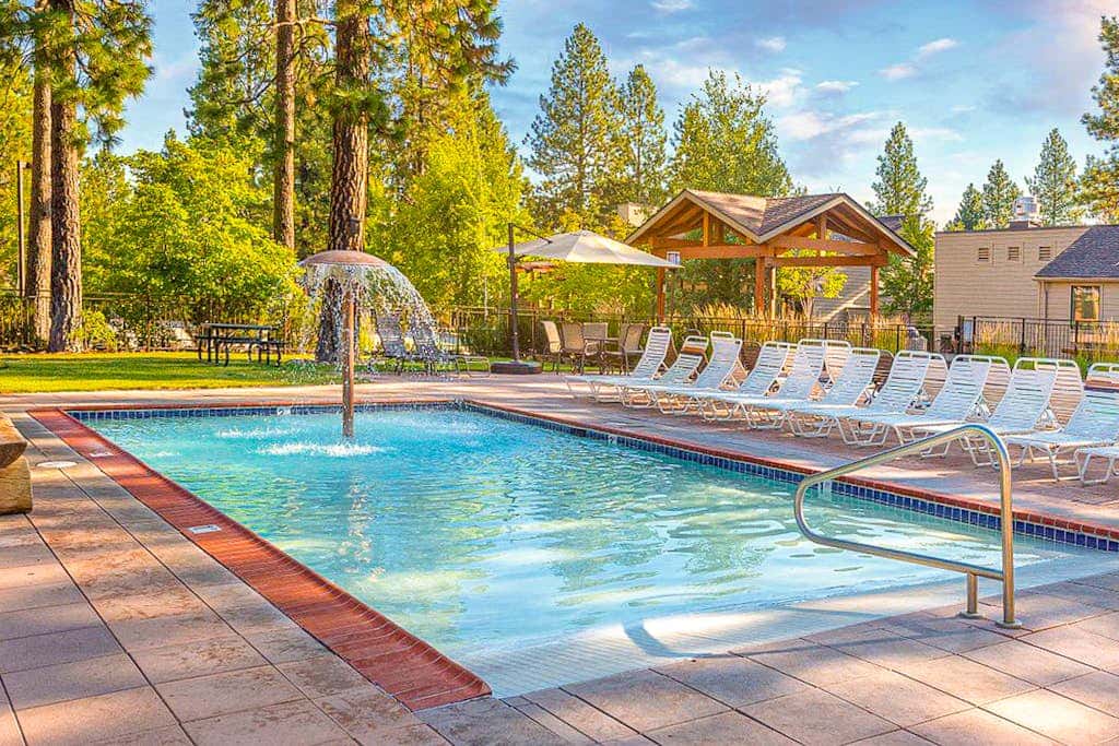 Dog-friendly, second floor condo with pool & hot tub access, & wood fireplace