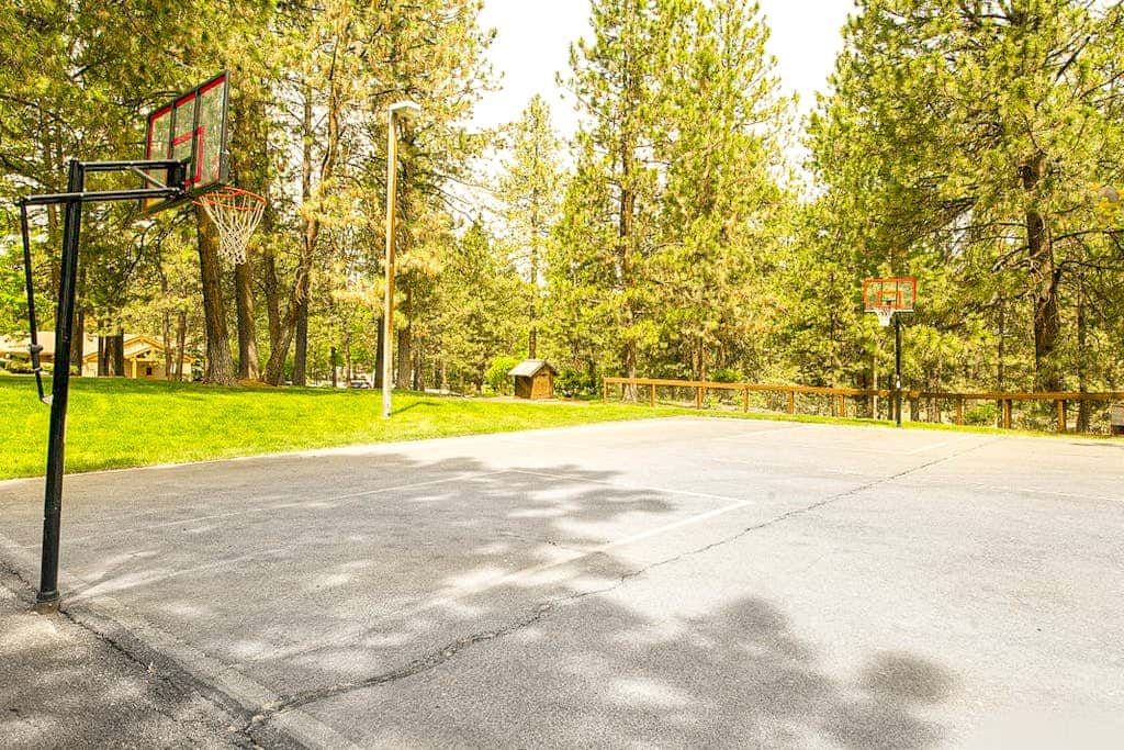 Dog-friendly, second floor condo with pool & hot tub access, & wood fireplace