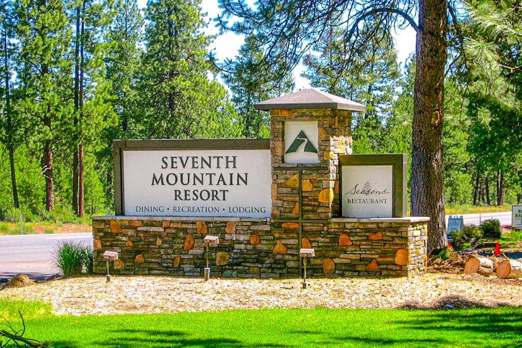 Dog-friendly, second floor condo with pool & hot tub access, & wood fireplace