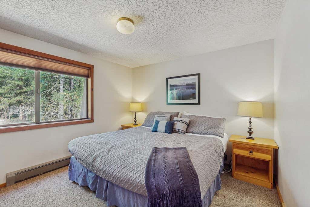 Dog-friendly cabin with pool, sauna, private hot tub, & great deck