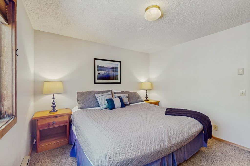 Dog-friendly cabin with pool, sauna, private hot tub, & great deck