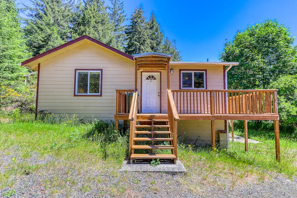Secluded & comfortable dog-friendly home with deck plus ATV & boat parking
