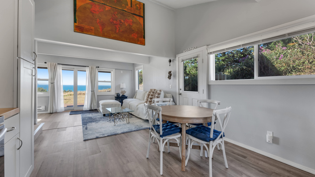 Newly Remodeled Ocean View Retreat, Balcony and BBQ