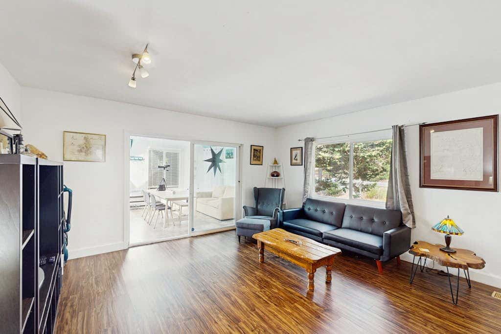 Dog-friendly, riverfront home with WiFi, deck & private washer/dryer