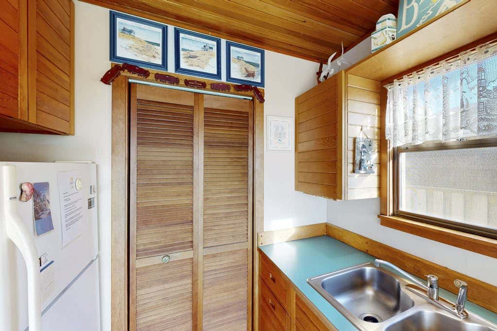 Adorable Dog-Friendly Home in Historic Deco District - Short Walk to Beach