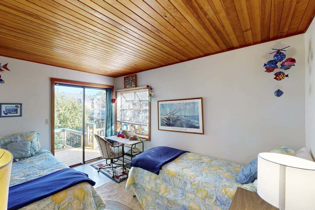 Adorable Dog-Friendly Home in Historic Deco District - Short Walk to Beach