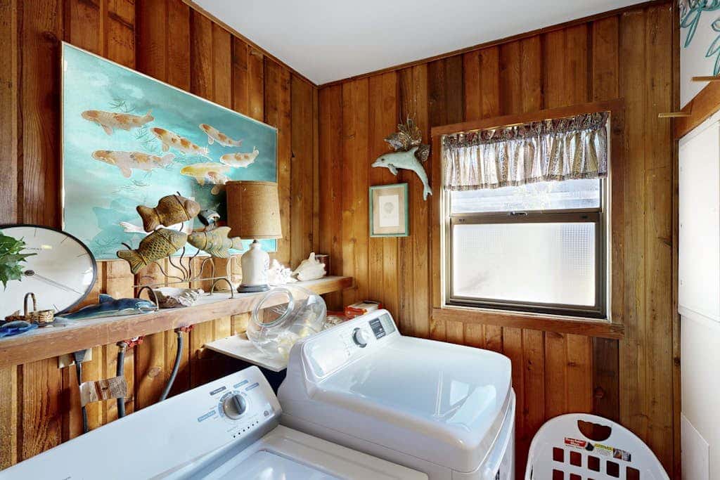 Adorable Dog-Friendly Home in Historic Deco District - Short Walk to Beach
