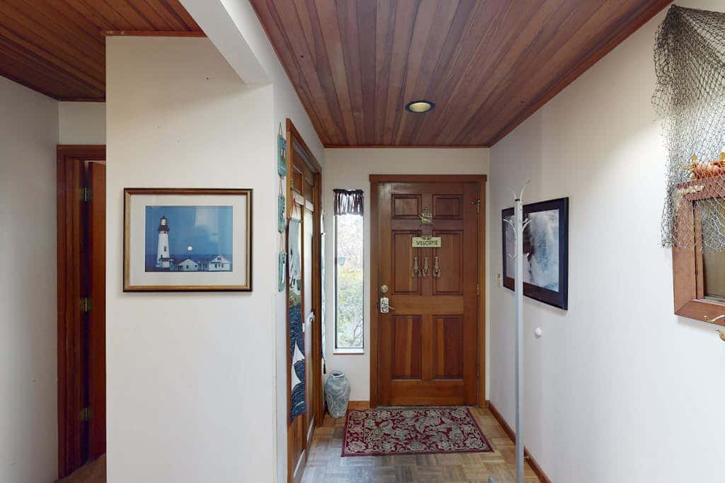 Adorable Dog-Friendly Home in Historic Deco District - Short Walk to Beach