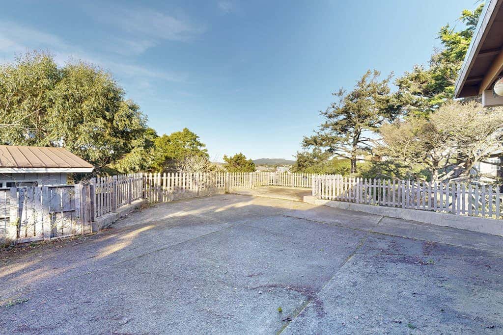Adorable Dog-Friendly Home in Historic Deco District - Short Walk to Beach