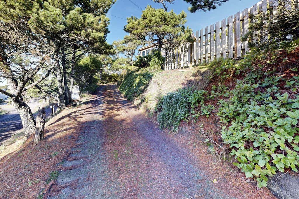 Adorable Dog-Friendly Home in Historic Deco District - Short Walk to Beach