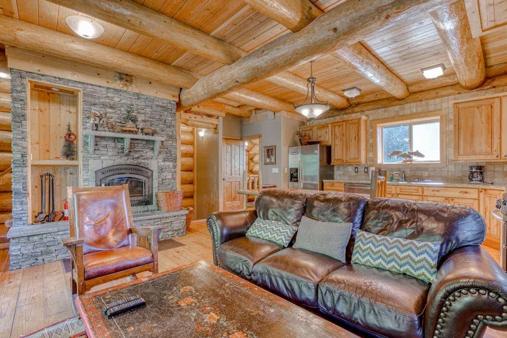 Skiing Bear Chalet